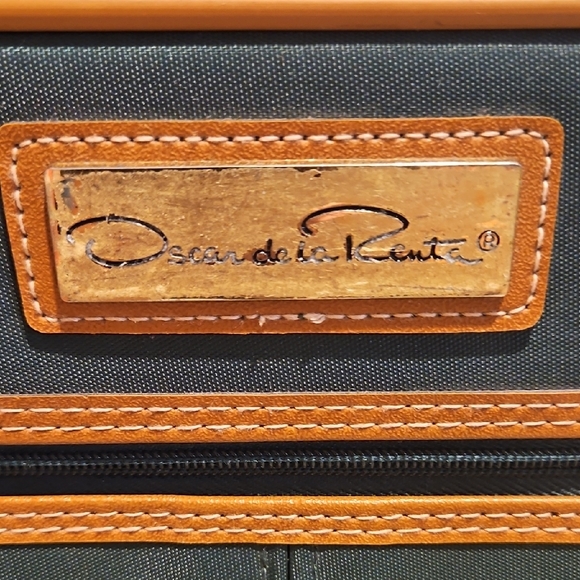 Oscar De La Renta Vintage Canvas Green & Tan Luggage Suit Case - Picture 3 of 16